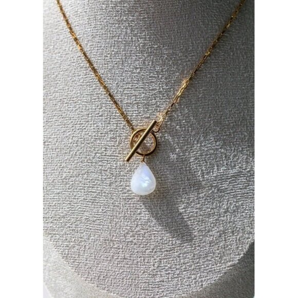 Stunning Moonstone Pendant Necklace 18K WATERPROOF Gold Chain with Toggle clasp - Picture 1 of 12